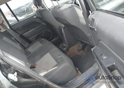 2017 Jeep Compass Sport Fwd z USA, uszkodzony, nr VIN 1C4NJCBAXHD147196